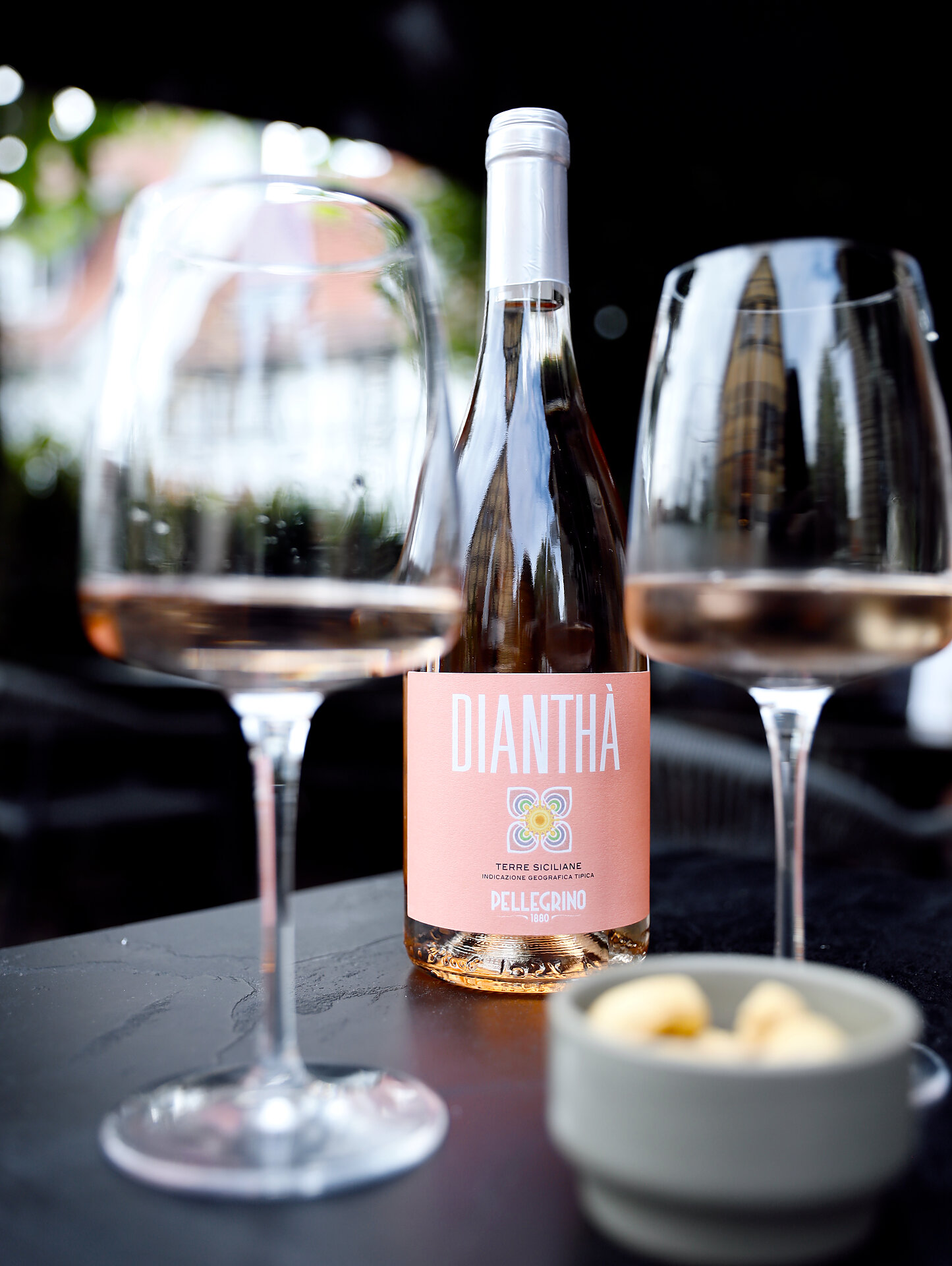 Weingläser & Flasche Diantha